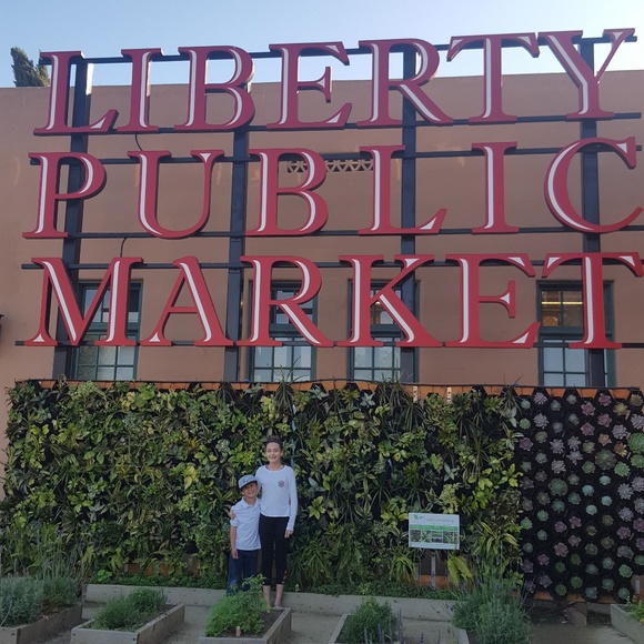 Meet Your Posher - Picture 5 of 8